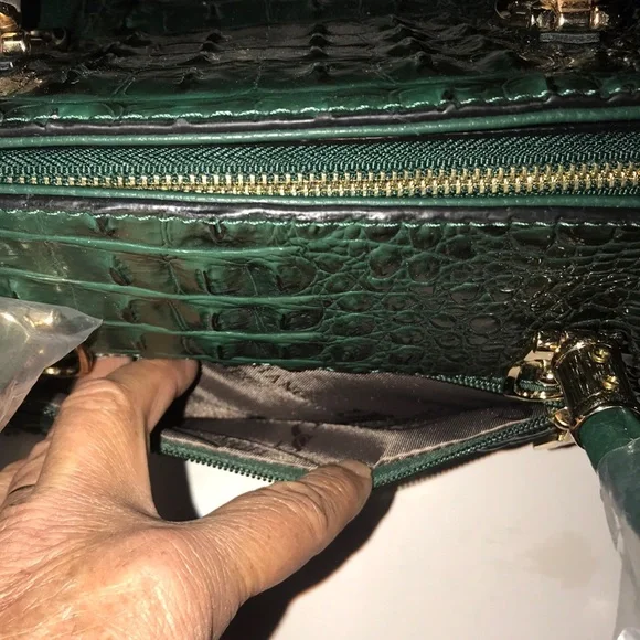 NWOT Women’s Crocodile-Embossed Handbag - Picture 8 of 16